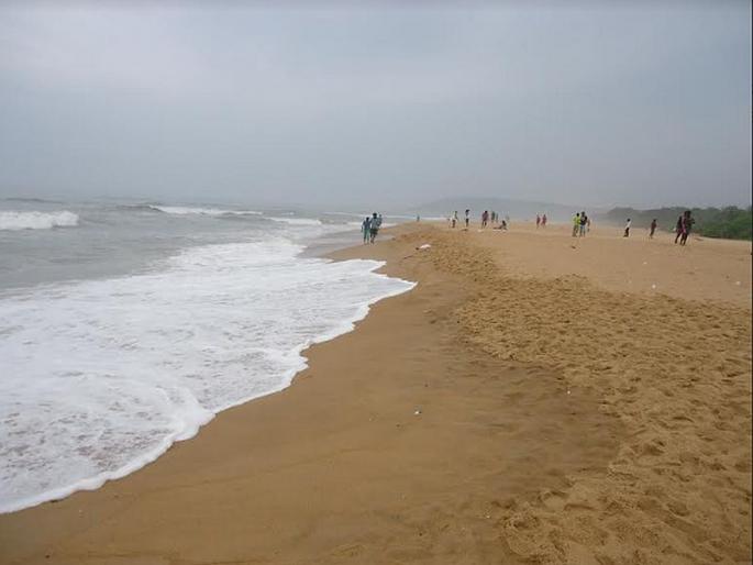 In the rainy season, business in the coastal areas down in goa | पावसाळ्यात किनारी भागातील व्यवसाय थंडावला In the rainy season, business in the coastal areas down in goa | पावसाळ्यात किनारी भागातील व्यवसाय थंडावला