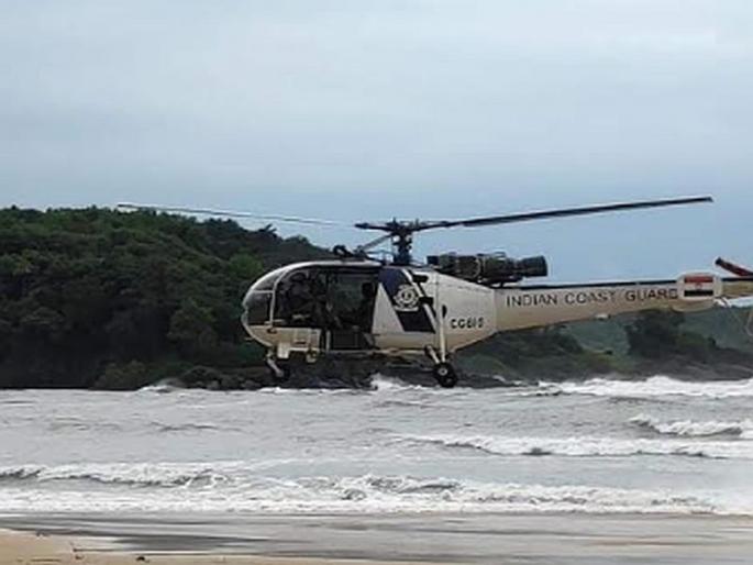 CANOE CAPSIZED AT BETUL ONE MISSING FOUR RESCUED | गोव्यात खवळलेल्या समुद्रात होडी बुडाली, एक खलाशी बेपत्ता  CANOE CAPSIZED AT BETUL ONE MISSING FOUR RESCUED | गोव्यात खवळलेल्या समुद्रात होडी बुडाली, एक खलाशी बेपत्ता