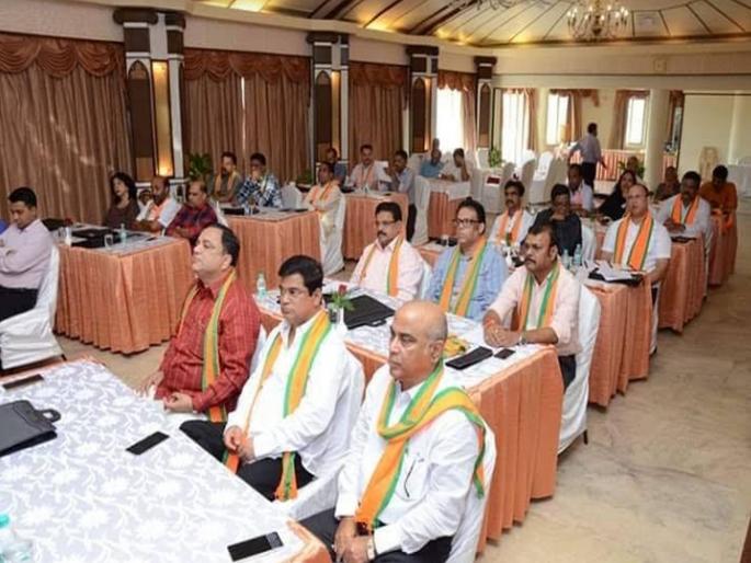 BJP's workshop on party values in goa | गोव्यातील नव्या आमदार, मंत्र्यांना भाजपाकडून शिस्तीचे धडे BJP's workshop on party values in goa | गोव्यातील नव्या आमदार, मंत्र्यांना भाजपाकडून शिस्तीचे धडे