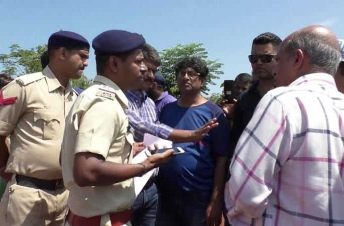 Large scale tree cutting in the airport construction site planned at Mopa | मोपा येथे नियोजित विमानतळ बांधकाम ठिकाणी मोठ्या प्रमाणात वृक्षसंहार