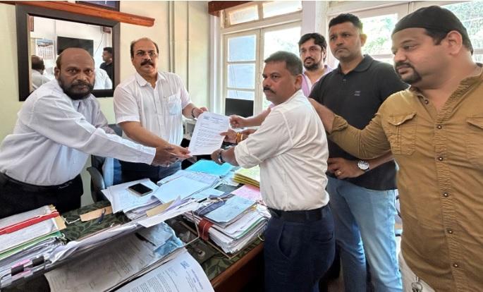 immediately withdraw the ferry fare hike notification aap statement to river transport department | फेरीबोट भाडेवाढीची अधिसूचना त्वरित मागे घ्या; आपचे नदी परिवहन खात्याला निवेदन immediately withdraw the ferry fare hike notification aap statement to river transport department | फेरीबोट भाडेवाढीची अधिसूचना त्वरित मागे घ्या; आपचे नदी परिवहन खात्याला निवेदन