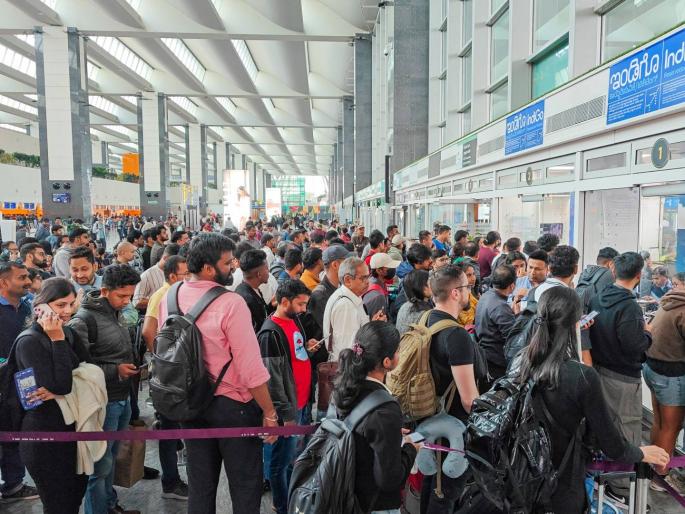 Center puts pressure on air ticket price hike, IndiGo's chaos continues for the fourth day | विमान तिकीट दरवाढीला केंद्राचा चाप, चौथ्या दिवशीही इंडिगोचा घोळ कायम Center puts pressure on air ticket price hike, IndiGo's chaos continues for the fourth day | विमान तिकीट दरवाढीला केंद्राचा चाप, चौथ्या दिवशीही इंडिगोचा घोळ कायम