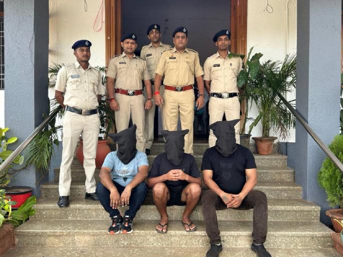 Extorting tourists in the name of providing services | सेवा पुरवण्याच्या नावाखाली पर्यटकांची लुबाडणूक; दलालासह तिघां संशयितांना अटक Extorting tourists in the name of providing services | सेवा पुरवण्याच्या नावाखाली पर्यटकांची लुबाडणूक; दलालासह तिघां संशयितांना अटक