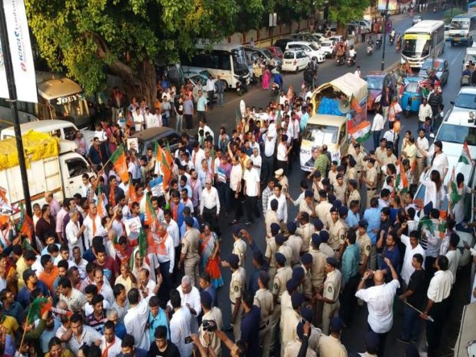 Clash between Congress and BJP workers in Goa | गोव्यातील भाजपा नेते महिला काँग्रेससमोर फिके ठरले Clash between Congress and BJP workers in Goa | गोव्यातील भाजपा नेते महिला काँग्रेससमोर फिके ठरले