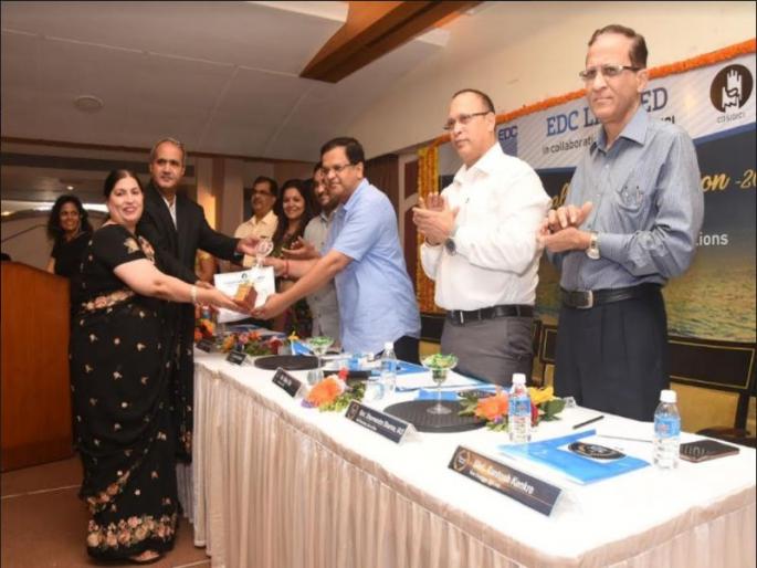 A national award of 44 entrepreneurs, who are looking forward to the industry in the industry, are honored | उद्योग व्यवसायात ठसा उमठविणा-या देशभरातील 44 उद्योजकांचा राष्ट्रीय पुरस्काराने सन्मान A national award of 44 entrepreneurs, who are looking forward to the industry in the industry, are honored | उद्योग व्यवसायात ठसा उमठविणा-या देशभरातील 44 उद्योजकांचा राष्ट्रीय पुरस्काराने सन्मान