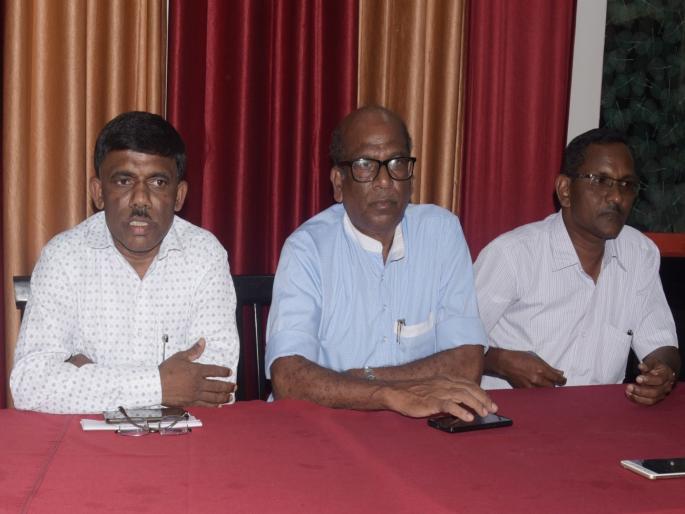 farmer facing problems due to cashew mafia says former agriculture ramesh tavadkar | 'तीन हजार रुपयांने काजू विकूनही शेतकऱ्यांना मात्र शंभर रुपयेच' farmer facing problems due to cashew mafia says former agriculture ramesh tavadkar | 'तीन हजार रुपयांने काजू विकूनही शेतकऱ्यांना मात्र शंभर रुपयेच'