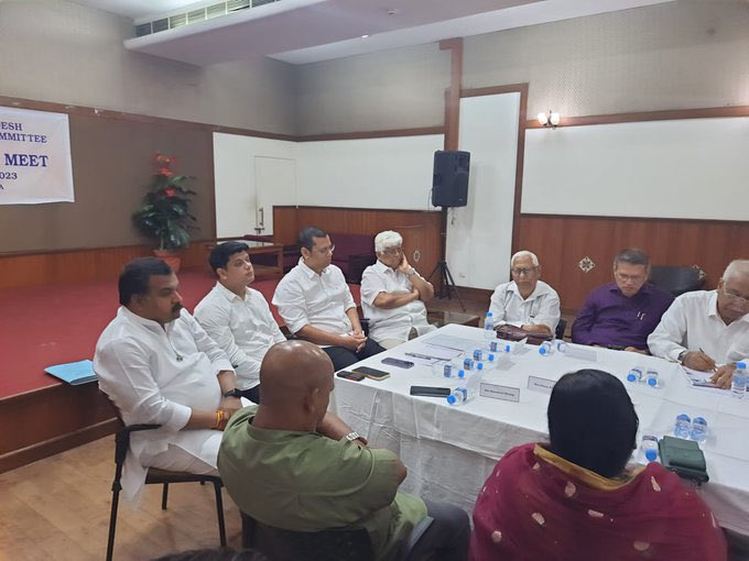 review of complaints against congress state president before in charges | काँग्रेस प्रदेशाध्यक्षांविरुद्ध प्रभारींसमोर तक्रारींचा पाढा; निलंबित नेत्यांनी घेतली माणिकम टागोर यांची भेट review of complaints against congress state president before in charges | काँग्रेस प्रदेशाध्यक्षांविरुद्ध प्रभारींसमोर तक्रारींचा पाढा; निलंबित नेत्यांनी घेतली माणिकम टागोर यांची भेट