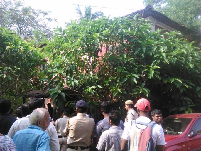 Goa customs superintendent vivek naik committed suicide in Mapusa | गोव्यात कस्टम अधीक्षकाची गळफास लावून आत्महत्या 