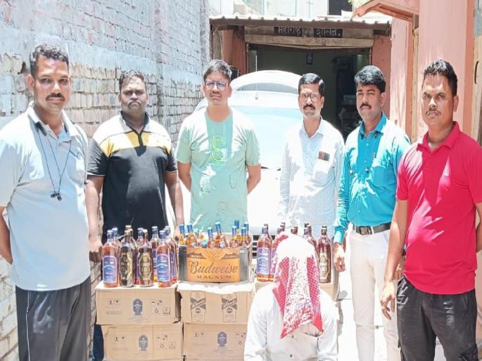 Liquor smuggled with doctor's logo on the car in Sangli, liquor worth 1.5 lakh seized | Sangli: मोटारीवर डॉक्टरचा लोगो लावून दारू तस्करी, दीड लाखाची दारू जप्त Liquor smuggled with doctor's logo on the car in Sangli, liquor worth 1.5 lakh seized | Sangli: मोटारीवर डॉक्टरचा लोगो लावून दारू तस्करी, दीड लाखाची दारू जप्त