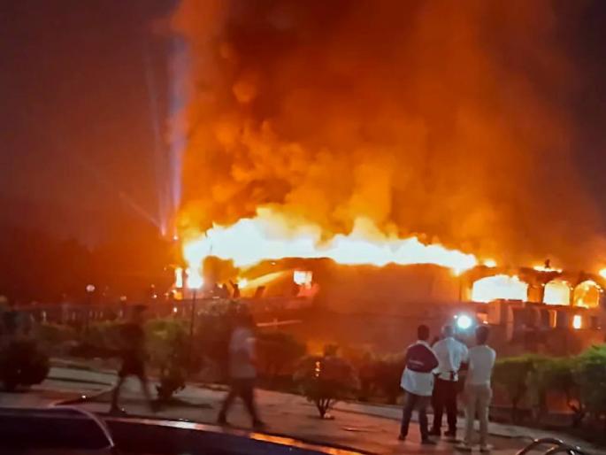 agralekh Night life buzz Goa club fire incident reverberates across the country | नाइट लाइफचे धिंडवडे; गोव्यातील क्लबला लागलेल्या आगीच्या घटनेचे देशात पडसाद उमटले agralekh Night life buzz Goa club fire incident reverberates across the country | नाइट लाइफचे धिंडवडे; गोव्यातील क्लबला लागलेल्या आगीच्या घटनेचे देशात पडसाद उमटले