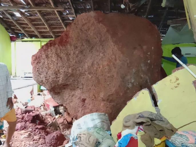 65 year old woman dies due to land slide | घरावर दरड कोसळल्याने ६५ वर्षीय महिलेचा दुर्दैवी अंत 65 year old woman dies due to land slide | घरावर दरड कोसळल्याने ६५ वर्षीय महिलेचा दुर्दैवी अंत