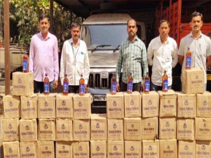 Illegal smuggling of Goa made liquor stopped at Humberth | हुंबरठ येथे गोवा बनावटीच्या मद्याची अवैध वाहतूक रोखली, सव्वा आठ लाखांचा मुद्देमाल जप्त Illegal smuggling of Goa made liquor stopped at Humberth | हुंबरठ येथे गोवा बनावटीच्या मद्याची अवैध वाहतूक रोखली, सव्वा आठ लाखांचा मुद्देमाल जप्त