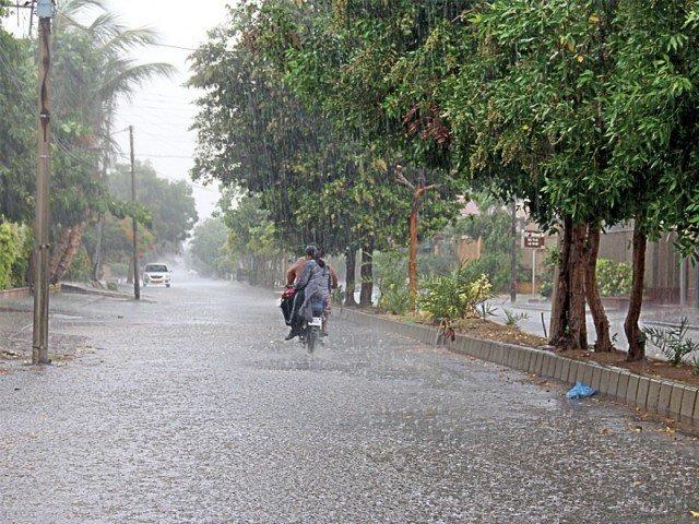 heavy rains normal life disrupted in the goa state communication lost in rural areas | पावसाचे थैमान; राज्यातील जनजीवन विस्कळीत, ग्रामीण भागात संपर्क तुटला heavy rains normal life disrupted in the goa state communication lost in rural areas | पावसाचे थैमान; राज्यातील जनजीवन विस्कळीत, ग्रामीण भागात संपर्क तुटला