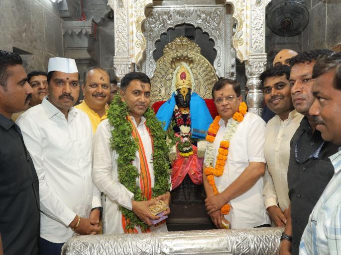 Goa: Chief Minister Pramod Sawant took darshan of Vitthal, Rukmini in Pandharpur, Goa to set up 'Bhakt Niwas' in Pandharpur | Goa: मुख्यमंत्री प्रमोद सावंत यांनी पंढरपुरात विठ्ठल, रुक्मिणीचे घेतले दर्शन, पंढरपूरमध्ये गोवा 'भक्त निवास' उभारणार Goa: Chief Minister Pramod Sawant took darshan of Vitthal, Rukmini in Pandharpur, Goa to set up 'Bhakt Niwas' in Pandharpur | Goa: मुख्यमंत्री प्रमोद सावंत यांनी पंढरपुरात विठ्ठल, रुक्मिणीचे घेतले दर्शन, पंढरपूरमध्ये गोवा 'भक्त निवास' उभारणार