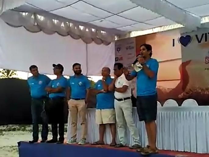 Swimthon hit Okhi Frustration of 700 Swimmers | ‘ओखी’चा स्विमथॉनला फटका; ७०० स्विमर्सची निराशा Swimthon hit Okhi Frustration of 700 Swimmers | ‘ओखी’चा स्विमथॉनला फटका; ७०० स्विमर्सची निराशा