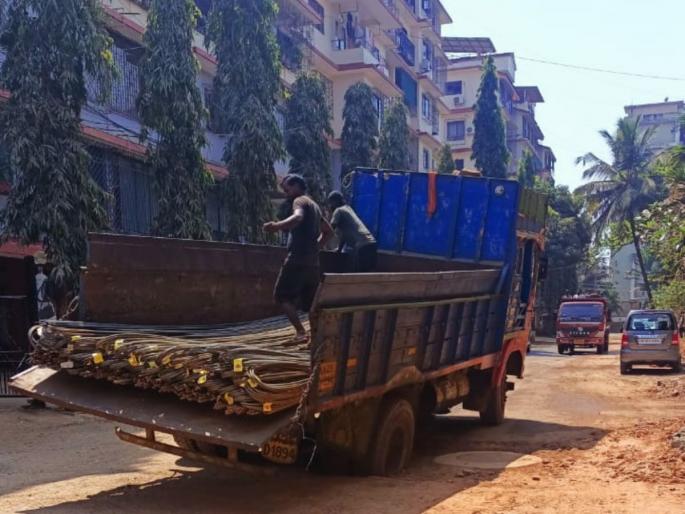 Goa: Truck derailed on smart city road for second day in a row, third incident in a month | Goa: सलग दुसऱ्या दिवशी स्मार्ट सिटीच्या रस्त्यावर रुतला ट्रक, महिन्यातील तिसरी घटना Goa: Truck derailed on smart city road for second day in a row, third incident in a month | Goa: सलग दुसऱ्या दिवशी स्मार्ट सिटीच्या रस्त्यावर रुतला ट्रक, महिन्यातील तिसरी घटना
