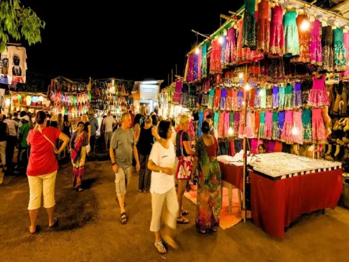 Travel: These 5 night markets of Goa are a must-see! A paradise for shopping lovers and tourists | Travel : गोव्याचे 'हे' ५ नाईट मार्केट्स एकदातरी बघायलाच हवे! शॉपिंग प्रेमी अन् पर्यटकांसाठी जणू स्वर्गच Travel: These 5 night markets of Goa are a must-see! A paradise for shopping lovers and tourists | Travel : गोव्याचे 'हे' ५ नाईट मार्केट्स एकदातरी बघायलाच हवे! शॉपिंग प्रेमी अन् पर्यटकांसाठी जणू स्वर्गच