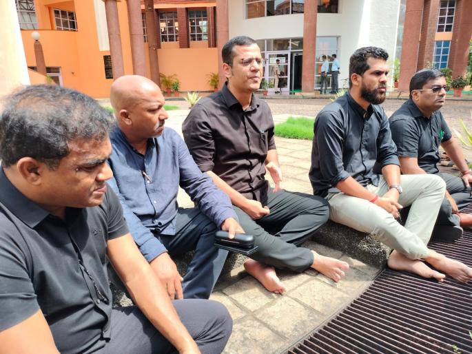 opposition boycotts over manipur issue in goa assembly monsoon session 2023 protest by opposition MLAs coming out of the hall | मणिपूर प्रश्नावरून विरोधकांचा सभात्याग; सभागृहाबाहेर येत विरोधी आमदारांचे ठिय्या आंदोलन opposition boycotts over manipur issue in goa assembly monsoon session 2023 protest by opposition MLAs coming out of the hall | मणिपूर प्रश्नावरून विरोधकांचा सभात्याग; सभागृहाबाहेर येत विरोधी आमदारांचे ठिय्या आंदोलन