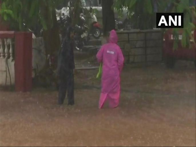 Very Heavy rainfall likely in coastal Maharashtra, Goa today | गोव्यात पावसाचा धडाका कायम, अतिवृष्टीची शक्यता Very Heavy rainfall likely in coastal Maharashtra, Goa today | गोव्यात पावसाचा धडाका कायम, अतिवृष्टीची शक्यता
