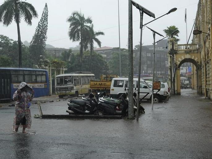 ROADS SUBMERGE UNDER WATER IN GOA DUE TO HEAVY RAINS | मुसळधार पावसामुळे गोव्यात नद्यांना पूर; वाहतूक विस्कळीत ROADS SUBMERGE UNDER WATER IN GOA DUE TO HEAVY RAINS | मुसळधार पावसामुळे गोव्यात नद्यांना पूर; वाहतूक विस्कळीत