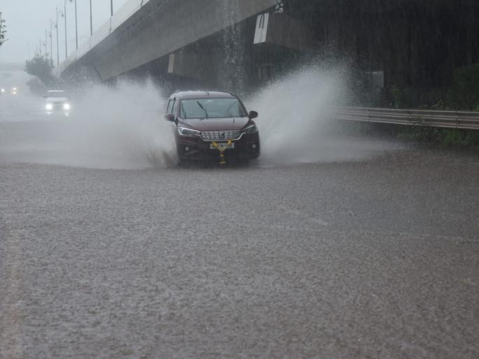 Rain damage in the state Life disrupted roads turned into rivers | राज्यात पावसाचा हाहाकार; जनजीवन विस्कळीत, रस्त्यांना नदीचे स्वरुप Rain damage in the state Life disrupted roads turned into rivers | राज्यात पावसाचा हाहाकार; जनजीवन विस्कळीत, रस्त्यांना नदीचे स्वरुप