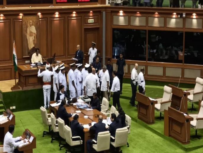 Goa Legislative Assembly adjourned, MLAs run for governor | गोवा विधानसभेचे कामकाज पुन्हा तहकूब, आमदारांची राज्यपालांकडे धाव Goa Legislative Assembly adjourned, MLAs run for governor | गोवा विधानसभेचे कामकाज पुन्हा तहकूब, आमदारांची राज्यपालांकडे धाव