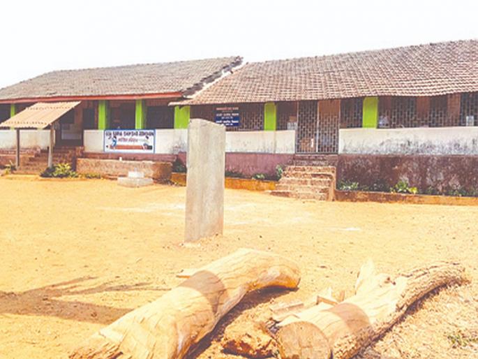 12000 primary students in Goa did not got raincoat and uniform | गोव्यातील १२ हजार विद्यार्थी अद्याप रेनकोट, गणवेशापासून वंचित 12000 primary students in Goa did not got raincoat and uniform | गोव्यातील १२ हजार विद्यार्थी अद्याप रेनकोट, गणवेशापासून वंचित