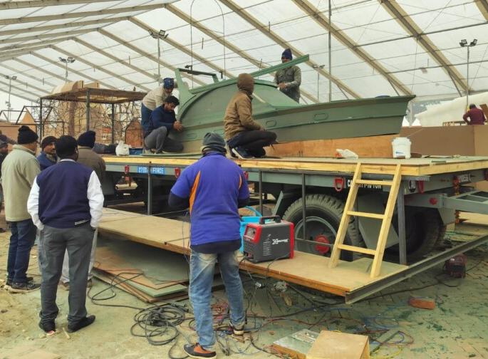 india republic day 2025 the goa chitrarath production work in full swing a team of 30 people is working day and night to dedicate it | गोवा चित्ररथ निर्मितीचे काम वेगाने; २२ जानेवारीपर्यंत समर्पित करण्यासाठी ३० जणांचा चमू रात्रंदिवस राबतोय