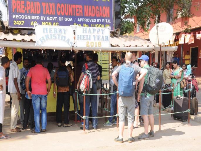 Chief Minister said that the taxi will have to install speed governor | गोव्यात पर्यटकांचे हाल पण मुख्यमंत्री म्हणाले टॅक्सींना स्पीड गवर्नर लावावेच लागतील Chief Minister said that the taxi will have to install speed governor | गोव्यात पर्यटकांचे हाल पण मुख्यमंत्री म्हणाले टॅक्सींना स्पीड गवर्नर लावावेच लागतील