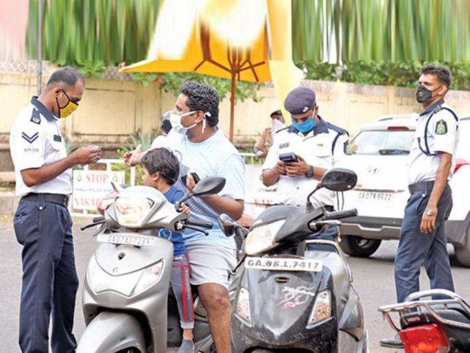 fine is equal to the cost of two helmets 56 lakh recovered in last 2 years fine increased tenfold | दोन हेल्मेटच्या किमतीएवढा होतो दंड; गेल्या २ वर्षांत ५६ लाखांची वसुली, दहापट दंड वाढला fine is equal to the cost of two helmets 56 lakh recovered in last 2 years fine increased tenfold | दोन हेल्मेटच्या किमतीएवढा होतो दंड; गेल्या २ वर्षांत ५६ लाखांची वसुली, दहापट दंड वाढला