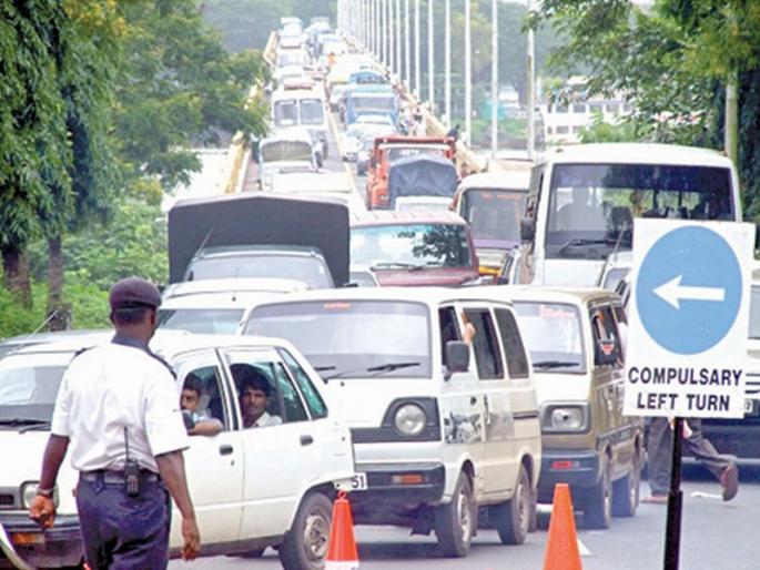 Will govt deduct 50% of road tax in Goa is Beneficial or cause loss to state government? | गोव्यात रस्ता करातील ५0 टक्के कपात राज्य सरकारच्या पथ्यावर की नुकसानीस कारणीभूत?  Will govt deduct 50% of road tax in Goa is Beneficial or cause loss to state government? | गोव्यात रस्ता करातील ५0 टक्के कपात राज्य सरकारच्या पथ्यावर की नुकसानीस कारणीभूत?