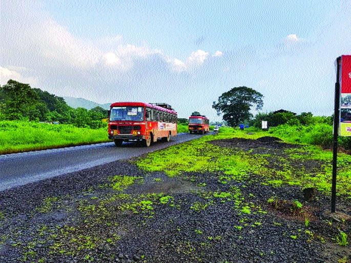 Navakandi transport on national highway, three lakh vehicles leave for Konkan, commendable performance of Raigad Transport Police | राष्ट्रीय महामार्गावर वाहतूक विनाकोंडी, तीन लाख वाहने कोकणाकडे रवाना, रायगड वाहतूक पोलिसांची कौतुकास्पद कामगिरी Navakandi transport on national highway, three lakh vehicles leave for Konkan, commendable performance of Raigad Transport Police | राष्ट्रीय महामार्गावर वाहतूक विनाकोंडी, तीन लाख वाहने कोकणाकडे रवाना, रायगड वाहतूक पोलिसांची कौतुकास्पद कामगिरी