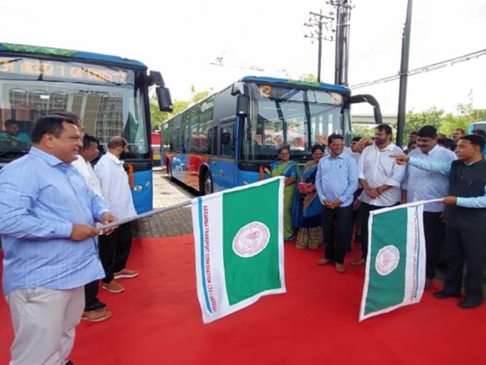 Electric bus service launched by Chief Minister for Smart Panaji | स्मार्ट पणजीसाठी इलैक्ट्रीक बससेवेचा मुख्यमंत्र्यांच्या हस्ते शुभारंभ Electric bus service launched by Chief Minister for Smart Panaji | स्मार्ट पणजीसाठी इलैक्ट्रीक बससेवेचा मुख्यमंत्र्यांच्या हस्ते शुभारंभ