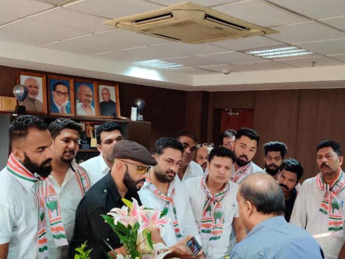 Congress besieges tourism director in Goa on livestock question | जीवरक्षकांच्या प्रश्नावर काँग्रेसचा गोव्यात पर्यटन संचालकांना घेराव Congress besieges tourism director in Goa on livestock question | जीवरक्षकांच्या प्रश्नावर काँग्रेसचा गोव्यात पर्यटन संचालकांना घेराव