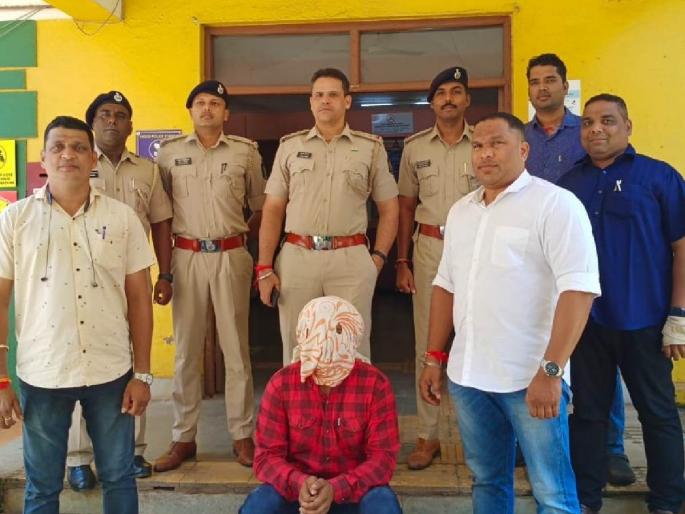 21-year-old caught red-handed with marijuana; | २१ वर्षीय तरुणाला गांजासहीत रंगेहात पकडला; सापडला १ कीलो २०० ग्राम गांजा 21-year-old caught red-handed with marijuana; | २१ वर्षीय तरुणाला गांजासहीत रंगेहात पकडला; सापडला १ कीलो २०० ग्राम गांजा