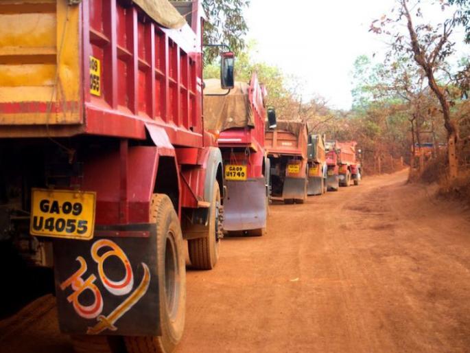 Highway prevented, people held back, 77 charge sheet against mining dependency | महामार्ग रोखला, लोकांना वेठीस धरलं, 77 खाण अवलंबितांविरुद्ध आरोपपत्र Highway prevented, people held back, 77 charge sheet against mining dependency | महामार्ग रोखला, लोकांना वेठीस धरलं, 77 खाण अवलंबितांविरुद्ध आरोपपत्र