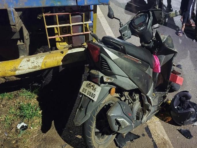 Naval personnel returning home dies in an accident | घरी परतणाऱ्या नौदल कर्मचाऱ्याचा अपघातात मृत्यू Naval personnel returning home dies in an accident | घरी परतणाऱ्या नौदल कर्मचाऱ्याचा अपघातात मृत्यू