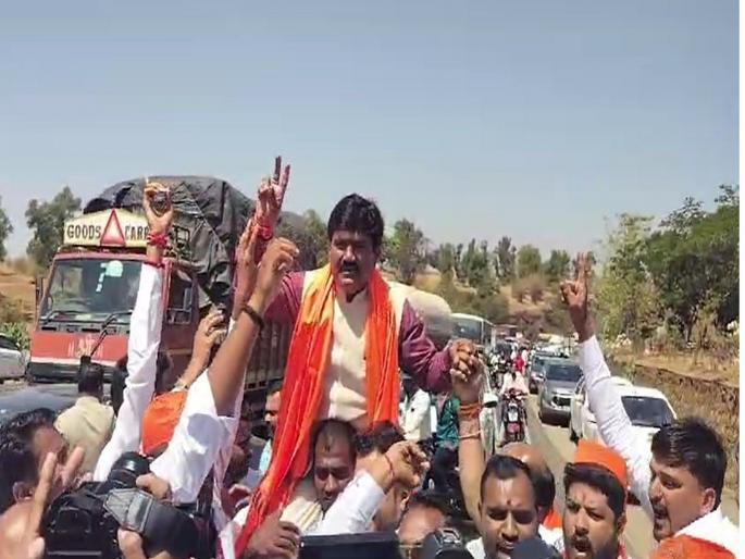 Lok Sabha Constituency Election 2024 - Hemant Godse, Bharti Pawar Candidates of Grand Alliance will file their nomination today | नाशिकमध्ये महायुतीचे शक्ती प्रदर्शन; हेमंत गोडसे डॉ. भारती पवार आज अर्ज दाखल करणार  Lok Sabha Constituency Election 2024 - Hemant Godse, Bharti Pawar Candidates of Grand Alliance will file their nomination today | नाशिकमध्ये महायुतीचे शक्ती प्रदर्शन; हेमंत गोडसे डॉ. भारती पवार आज अर्ज दाखल करणार