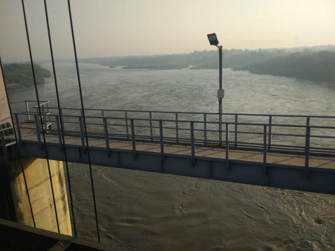 Water left from Digras dam for Nanded; Farmers in Palam taluka are worried | नांदेडसाठी दिग्रस बंधाऱ्यातून सोडले पाणी; पालम तालुक्यातील शेतकरी चिंताग्रस्त Water left from Digras dam for Nanded; Farmers in Palam taluka are worried | नांदेडसाठी दिग्रस बंधाऱ्यातून सोडले पाणी; पालम तालुक्यातील शेतकरी चिंताग्रस्त