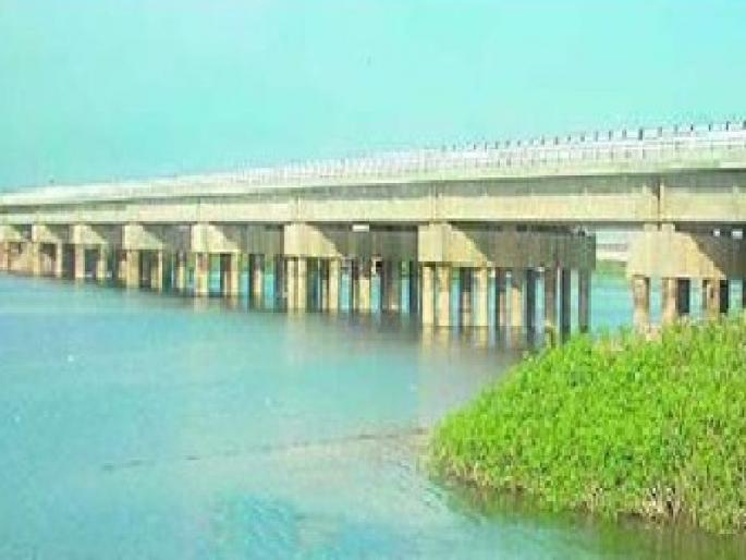 The victims of illegal sand saline are the victims | अवैध रेती उपशानेच विद्यार्थ्यांचा बळी The victims of illegal sand saline are the victims | अवैध रेती उपशानेच विद्यार्थ्यांचा बळी