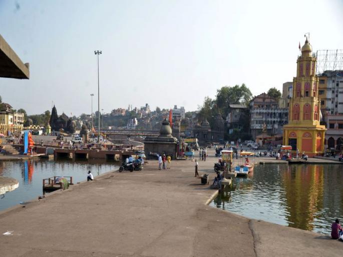 Dew drops due to rising sunlight | वाढत्या उन्हामुळे गोदाकाठ पडला ओस Dew drops due to rising sunlight | वाढत्या उन्हामुळे गोदाकाठ पडला ओस