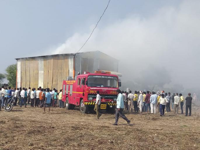 Fire at Godown in Rajura; 20 lakhs of material burnt | राजुरा येथील गोडाऊनला आग; २० लाखांचे साहित्य जळून खाक 
