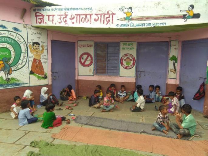 Does any teacher give? | कुणी शिक्षक देता का? Does any teacher give? | कुणी शिक्षक देता का?