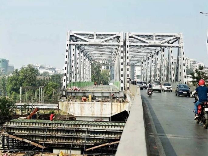 Completion of the second girder of the Gokhale flyover in Andheri | गोखले पूल ३० एप्रिलपासून पूर्णत: सेवेत? दुसऱ्या गर्डरचे काम मार्गी Completion of the second girder of the Gokhale flyover in Andheri | गोखले पूल ३० एप्रिलपासून पूर्णत: सेवेत? दुसऱ्या गर्डरचे काम मार्गी