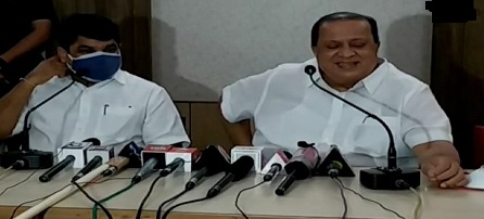 Give power to Gokul, give 85% return, testimony of Hasan Mushrif, Satej Patil | गोकुळची सत्ता द्या, ८५ टक्के परतावा देऊ, हसन मुश्रीफ, सतेज पाटील याची ग्वाही Give power to Gokul, give 85% return, testimony of Hasan Mushrif, Satej Patil | गोकुळची सत्ता द्या, ८५ टक्के परतावा देऊ, हसन मुश्रीफ, सतेज पाटील याची ग्वाही