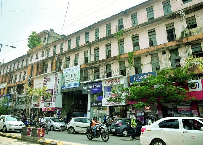 In Nagpur's Gopulpeth NIT commercial complex a shopkeeper frighten | नागपुरातील गोकुळपेठच्या नासुप्र व्यापारी संकुलातील गाळेधारक दहशतीत In Nagpur's Gopulpeth NIT commercial complex a shopkeeper frighten | नागपुरातील गोकुळपेठच्या नासुप्र व्यापारी संकुलातील गाळेधारक दहशतीत