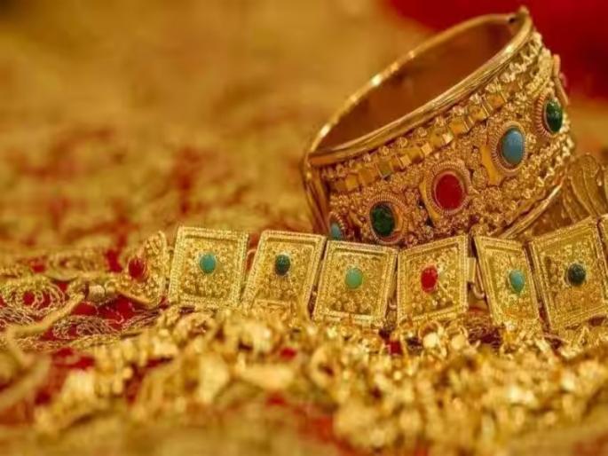 On the pretext of polishing gold ornaments a woman jewelery worth fifty three lakhs was stolen | सोन्याचे दागिने पॉलिश करण्याच्या बहाण्याने महिलेचे पावणेतीन लाखांचे दागिने पळवले On the pretext of polishing gold ornaments a woman jewelery worth fifty three lakhs was stolen | सोन्याचे दागिने पॉलिश करण्याच्या बहाण्याने महिलेचे पावणेतीन लाखांचे दागिने पळवले