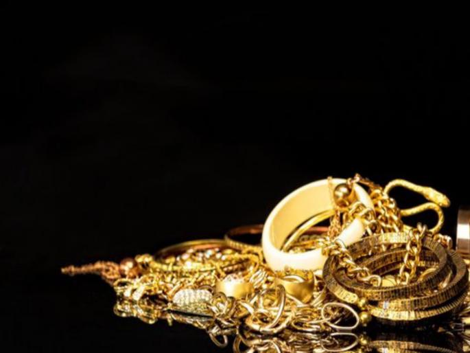 32 lakh jewelery worth 32 lakhs stolen from Sarafi Pedhi | सराफी पेढीतून ३२ लाखांचे दागिने चोरून कारागीर पसार, रविवार पेठेतील घटना 32 lakh jewelery worth 32 lakhs stolen from Sarafi Pedhi | सराफी पेढीतून ३२ लाखांचे दागिने चोरून कारागीर पसार, रविवार पेठेतील घटना