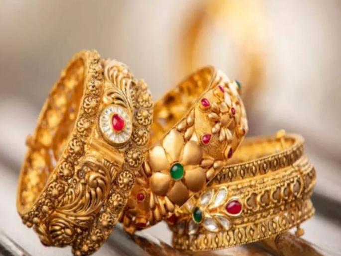 The engineer came from London for the wedding and lost seven and a half lakhs worth of jewellery | इंजिनियर लंडनवरून लग्नासाठी आला अन् साडेसात लाखांचे दागिने गमावून बसला The engineer came from London for the wedding and lost seven and a half lakhs worth of jewellery | इंजिनियर लंडनवरून लग्नासाठी आला अन् साडेसात लाखांचे दागिने गमावून बसला