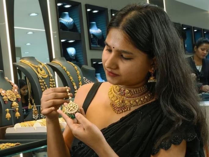 Gold Price today How much more will gold price rise? Same increase as 2011, what are the signs... | सोने आणखी किती भाव खाणार? २०११ सारखीच वाढ, कशाचे संकेत...